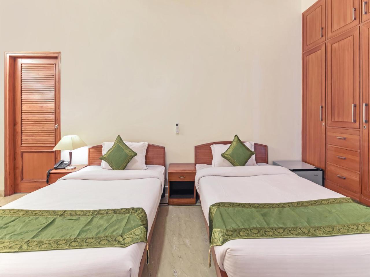 Hotel Treebo Trip The Nest Corporate à Greater Noida Extérieur photo