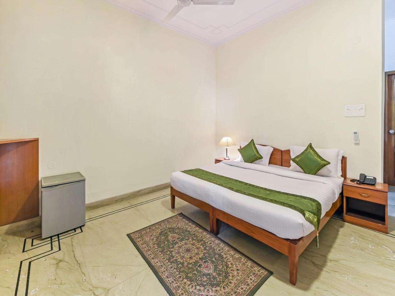 Hotel Treebo Trip The Nest Corporate à Greater Noida Extérieur photo
