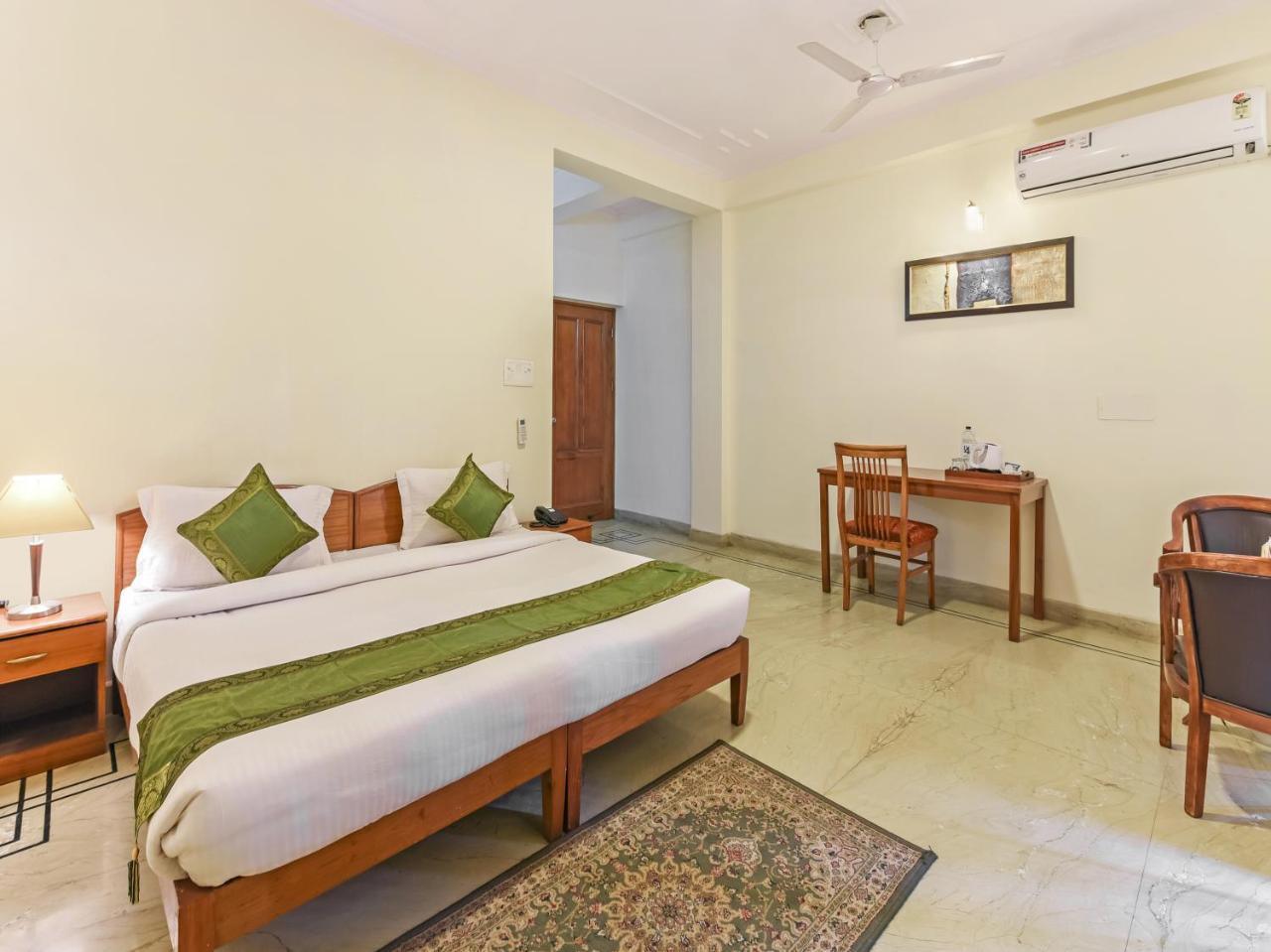 Hotel Treebo Trip The Nest Corporate à Greater Noida Extérieur photo